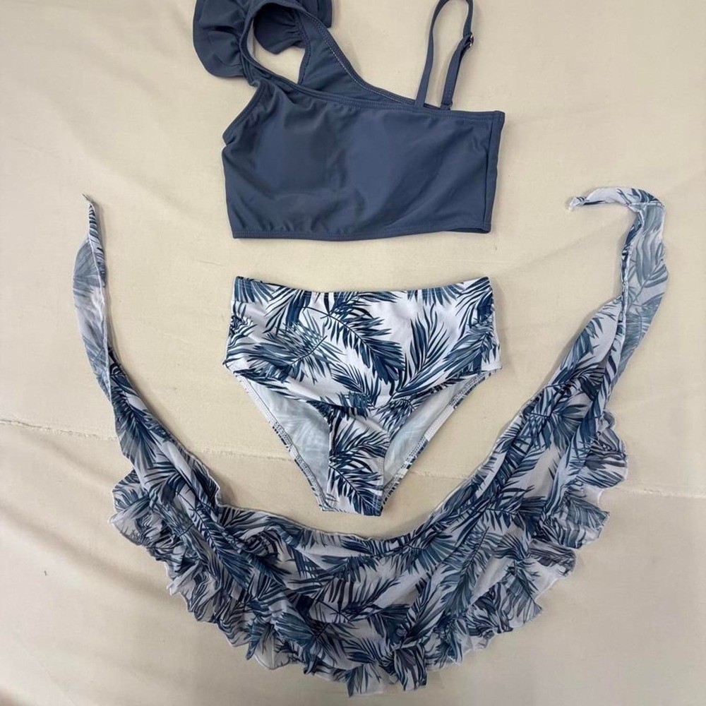 Girls 3-piece swimsuit set in size 9-10Y